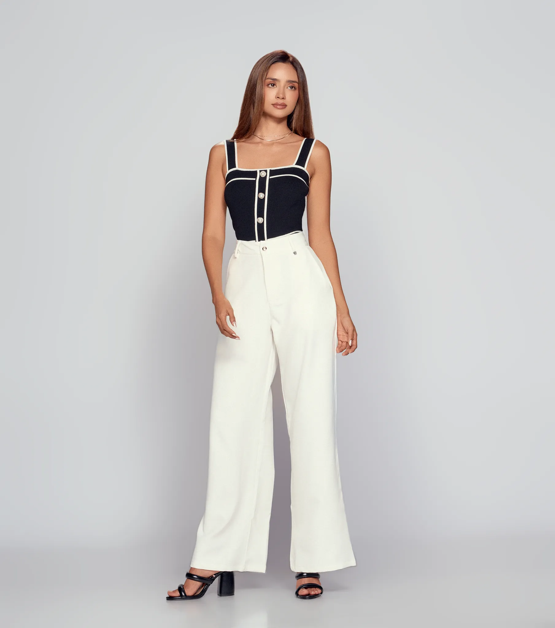 Pantalon Para Mujer Emily Bota Bell Unicolor Emily Derek 830208 BL