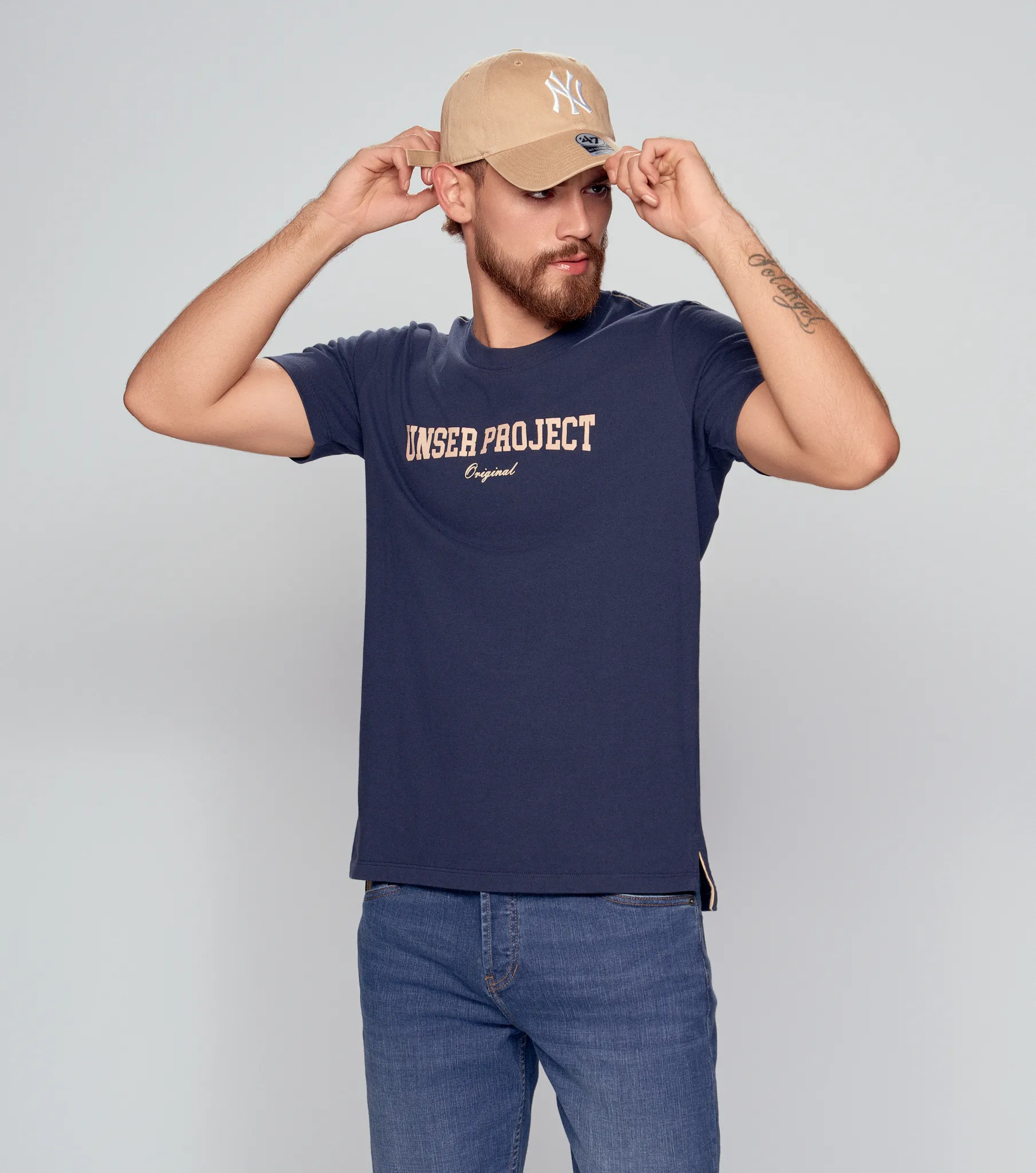 Camiseta Para Hombre Molderia Comfort Unicolor Con Estampado UnserAV