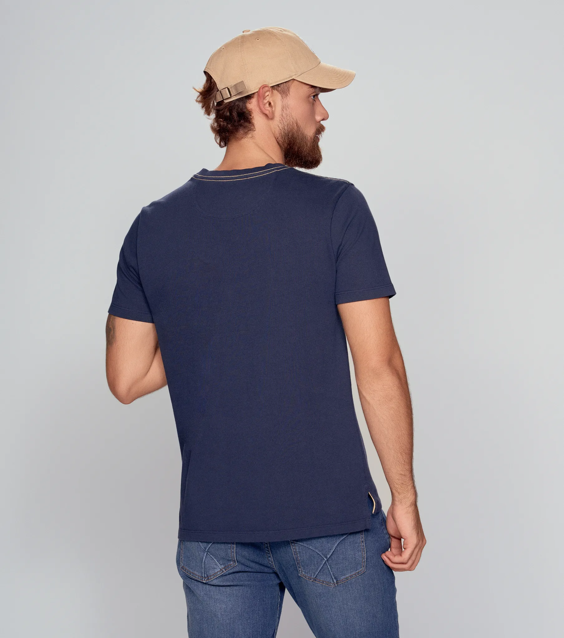 Camiseta Para Hombre Molderia Comfort Unicolor Con Estampado Unser 834111 AV