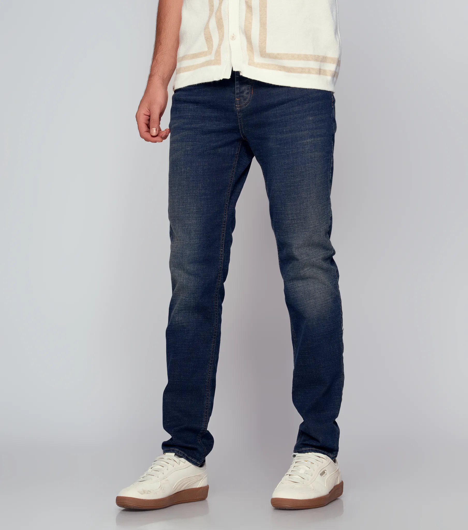 Iron Yhoan Jean Con Procesos Y Rotos Recosidos Azul Unser 834233 AZ