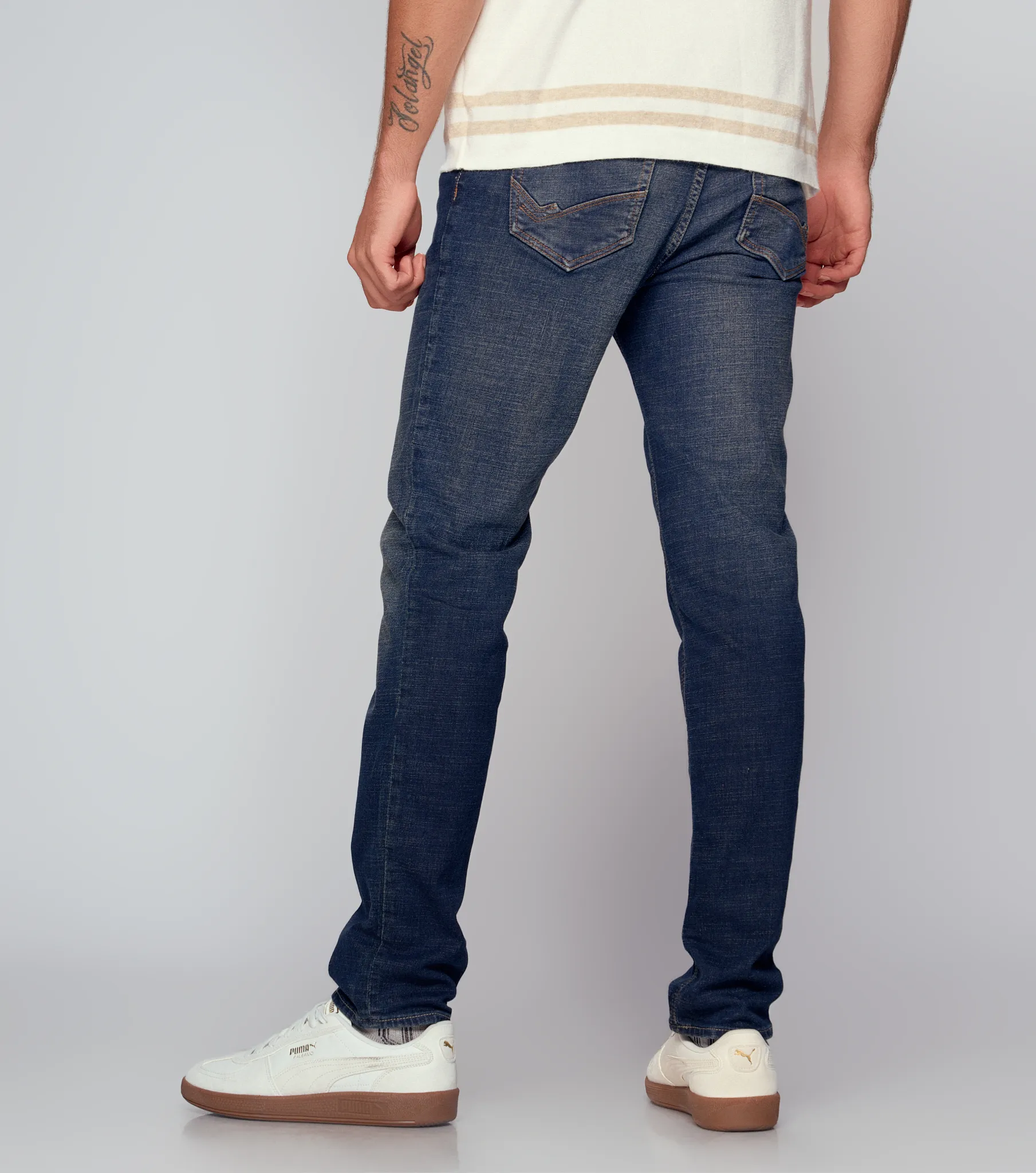 Iron Yhoan Jean Con Procesos Y Rotos Recosidos Azul Unser 834233 AZ