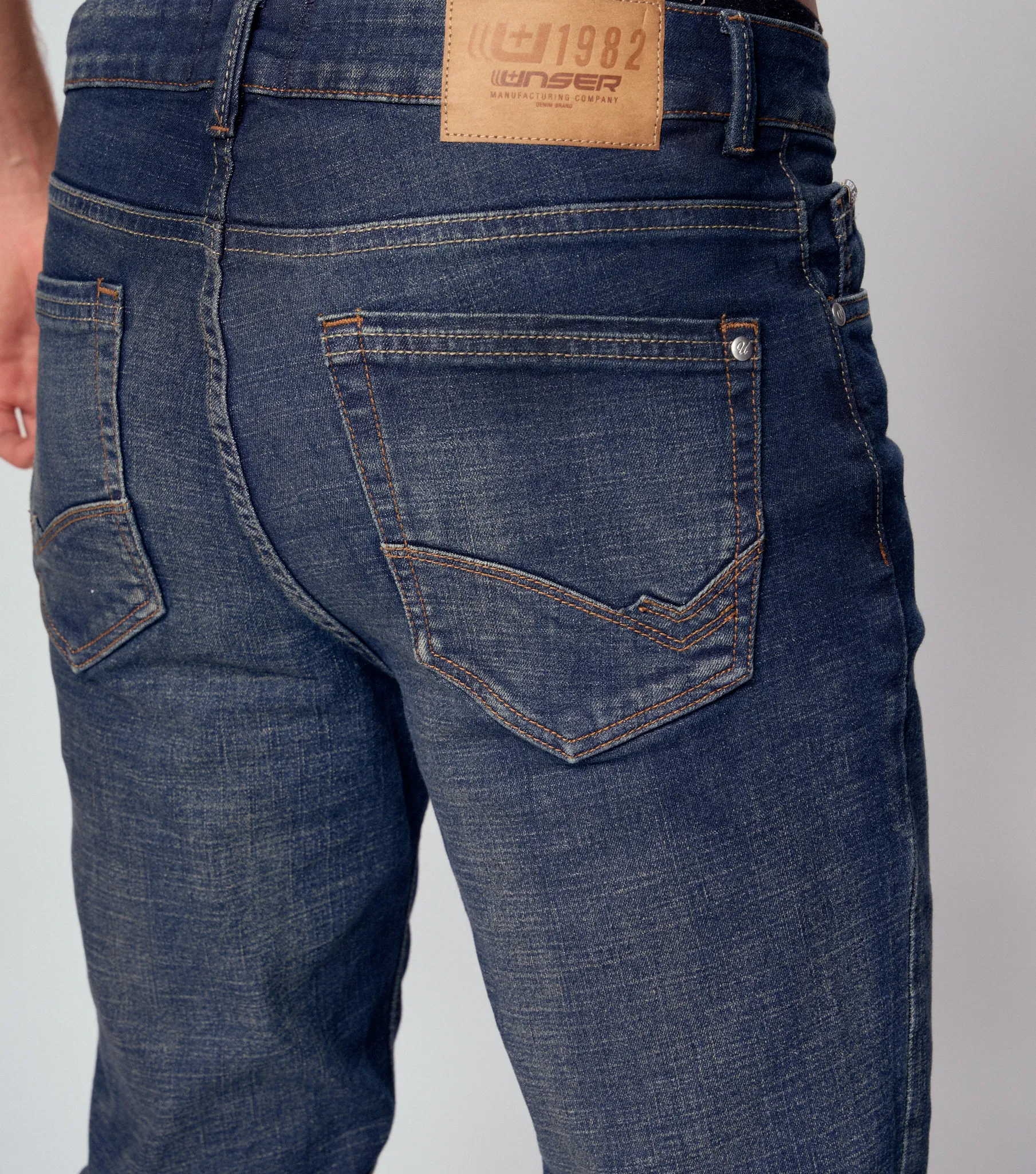 Iron Yhoan Jean Con Procesos Y Rotos Recosidos Azul Unser 834233 AZ