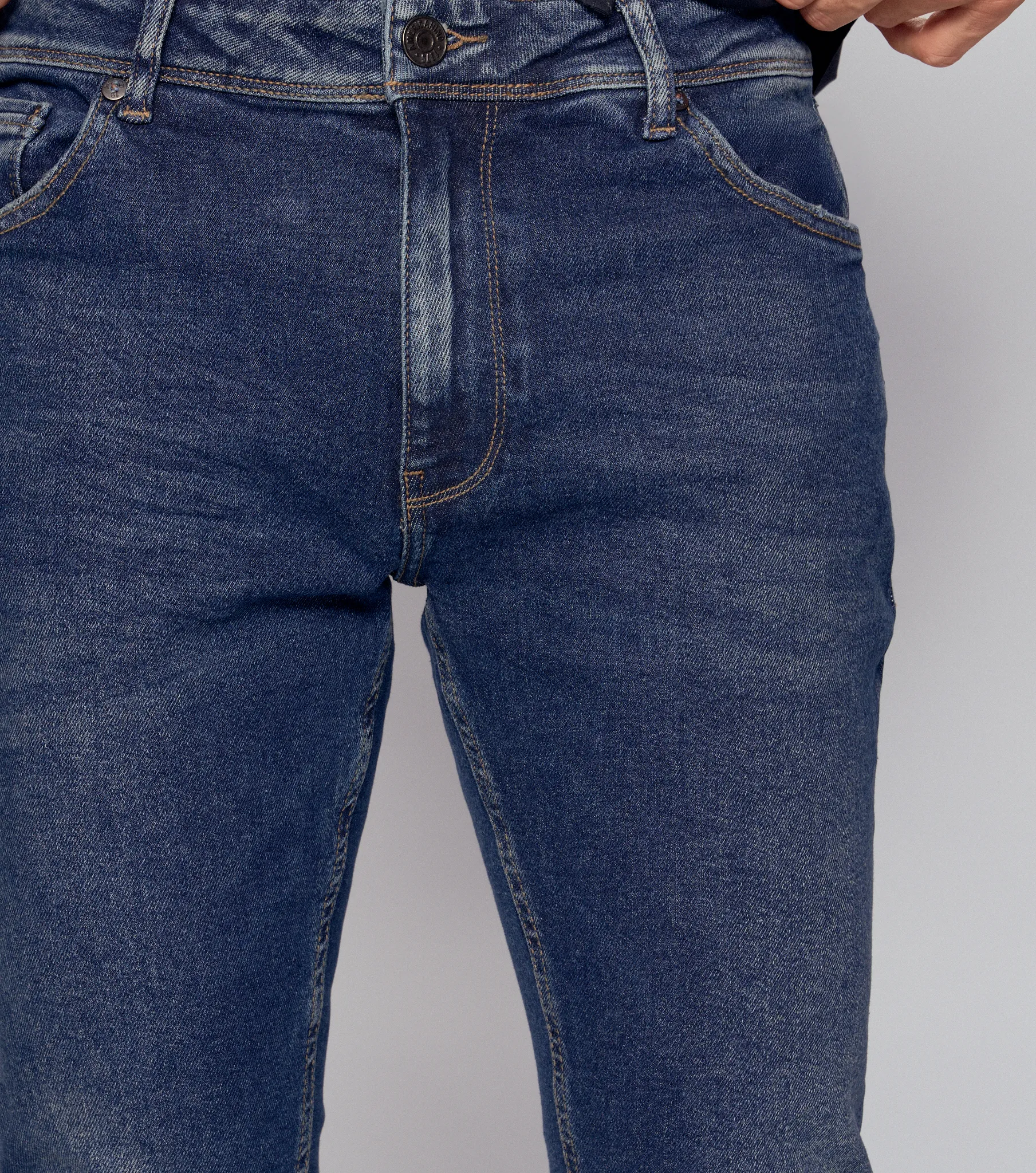 Jean Americanino Tapered Tono Oscuro 130738 AO