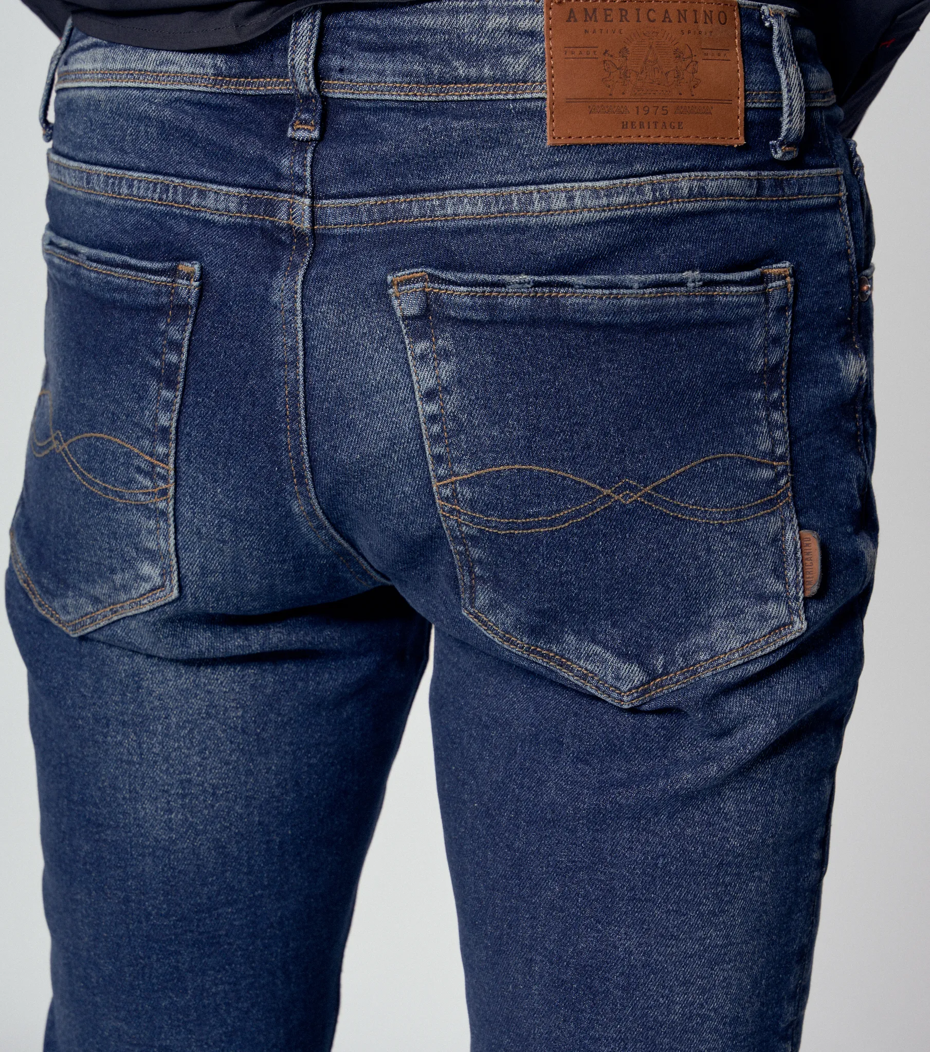 Jean Americanino Tapered Tono Oscuro 130738 AO