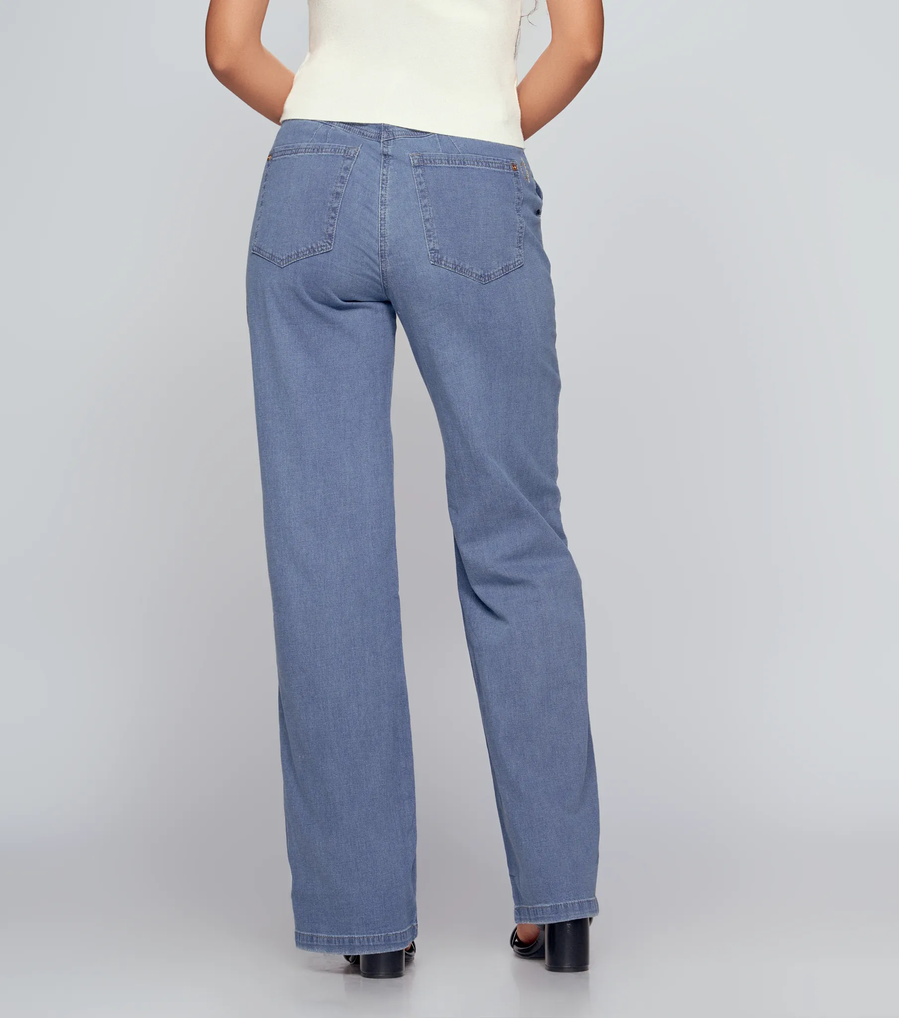 Jean Para Mujer Con Bolsillos Parche Barcelona Vanessa Derek 834778 AZ