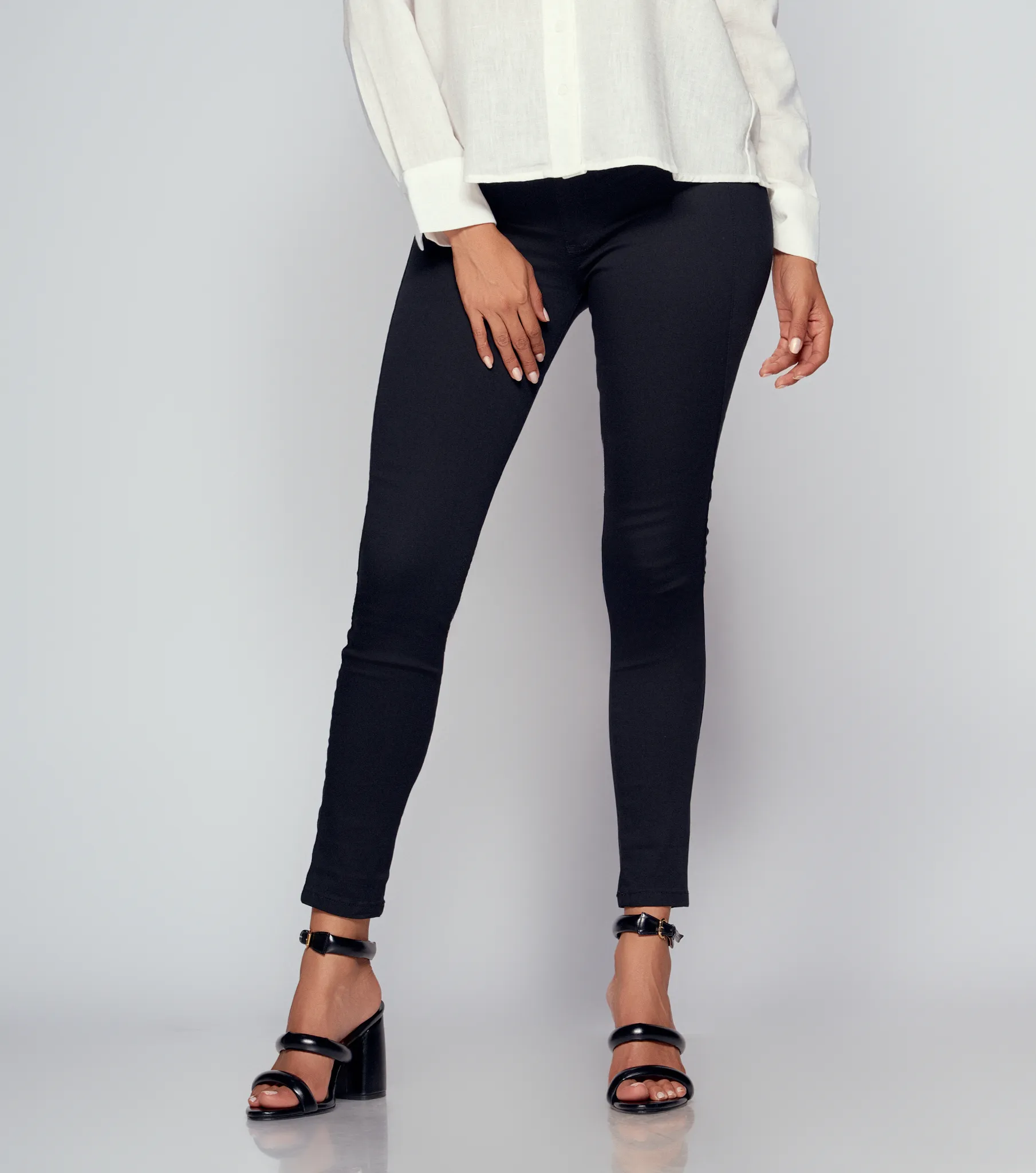 Jean Para Mujer Con Corte En Pretina Bota Skinny Derek 812068 NG