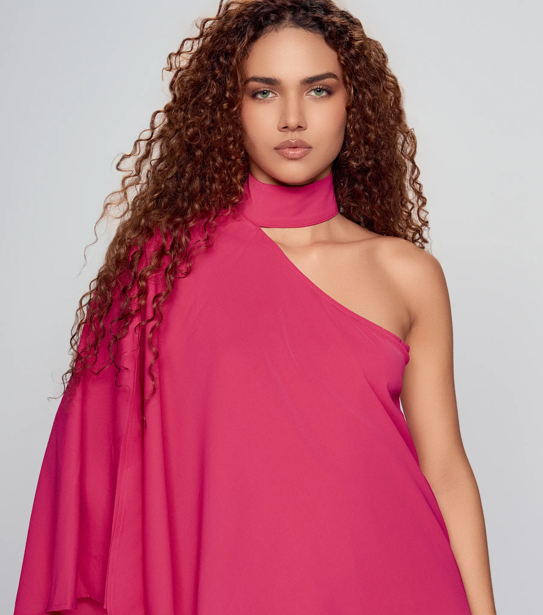 Madelaide Blusa Asimetrica Con Detalle En Cuello Unicolor Derek 836586 MR