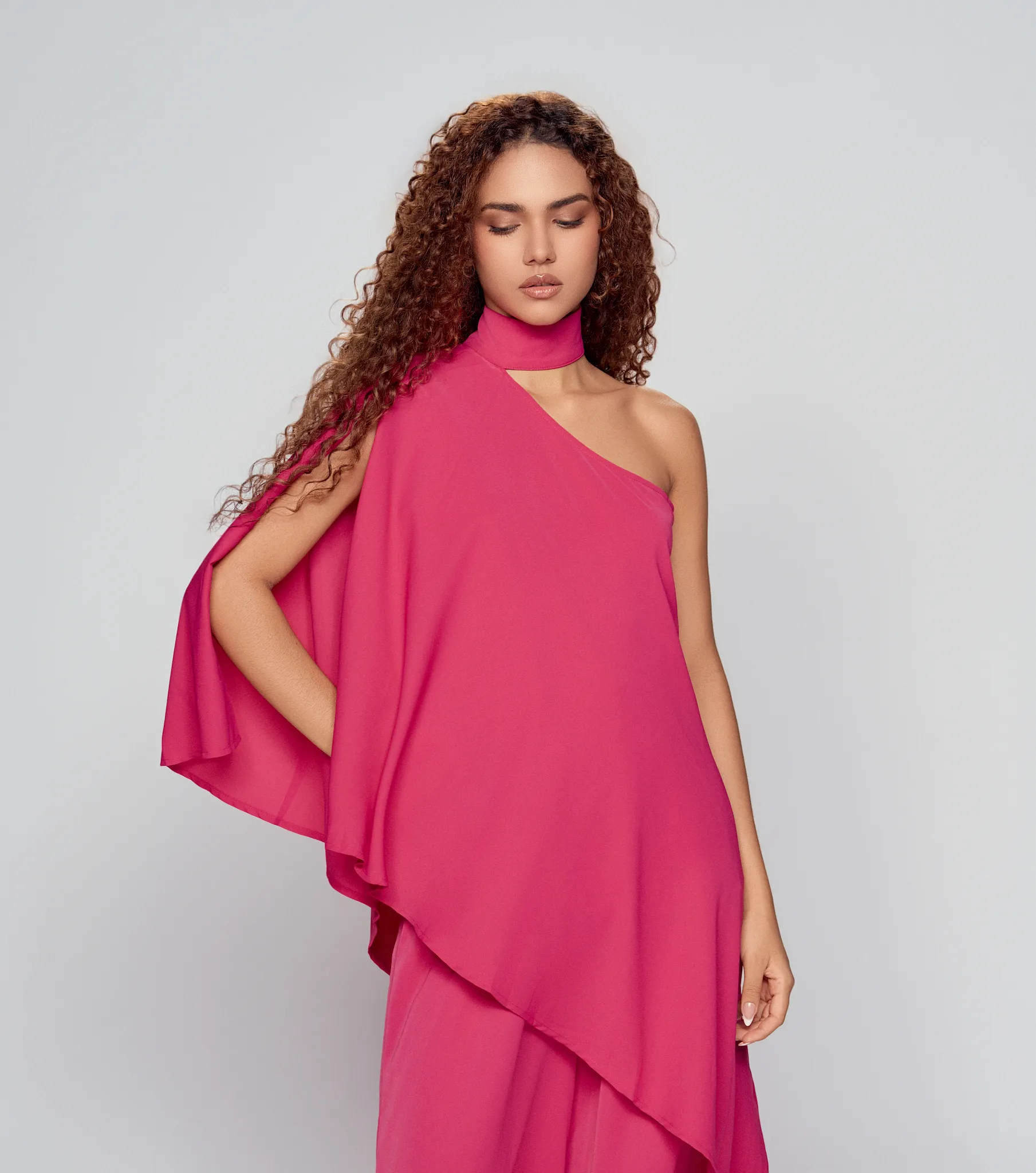 Madelaide Blusa Asimetrica Con Detalle En Cuello Unicolor Derek 836586 MR