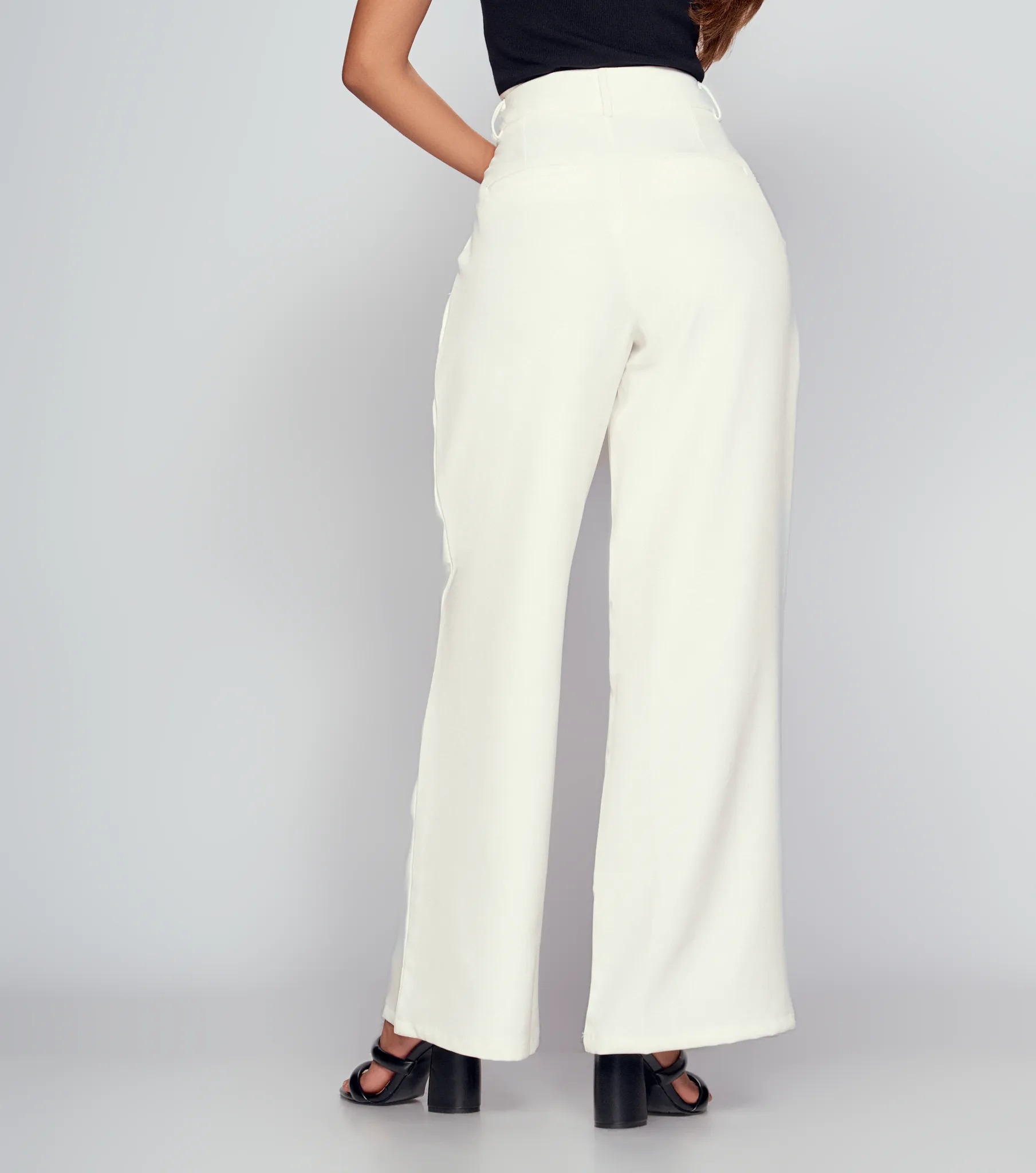 Pantalon Para Mujer Emily Bota Bell Unicolor Emily Derek 830208 BL