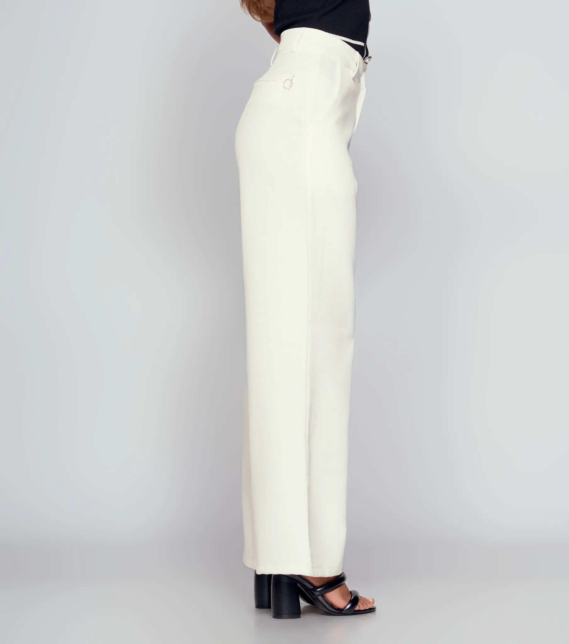 Pantalon Para Mujer Emily Bota Bell Unicolor Emily Derek 830208 BL