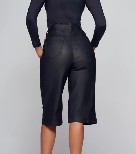 Bermuda Efecto Cuero Unicolor DerekNG