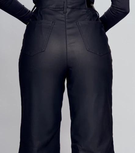 Bermuda Efecto Cuero Unicolor DerekNG