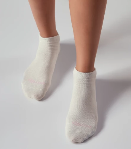 Andrea Tripack Medias Tobillera Unicolor Con Texto UnserCU