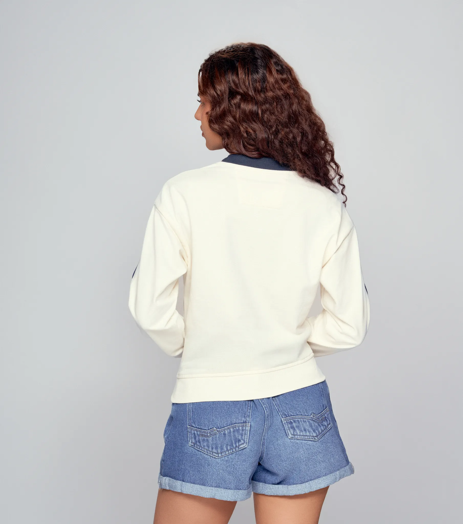 Astrid Buzo Con Bordado Delantero Y Vivo Contraste En Manga Unser 832726 AR