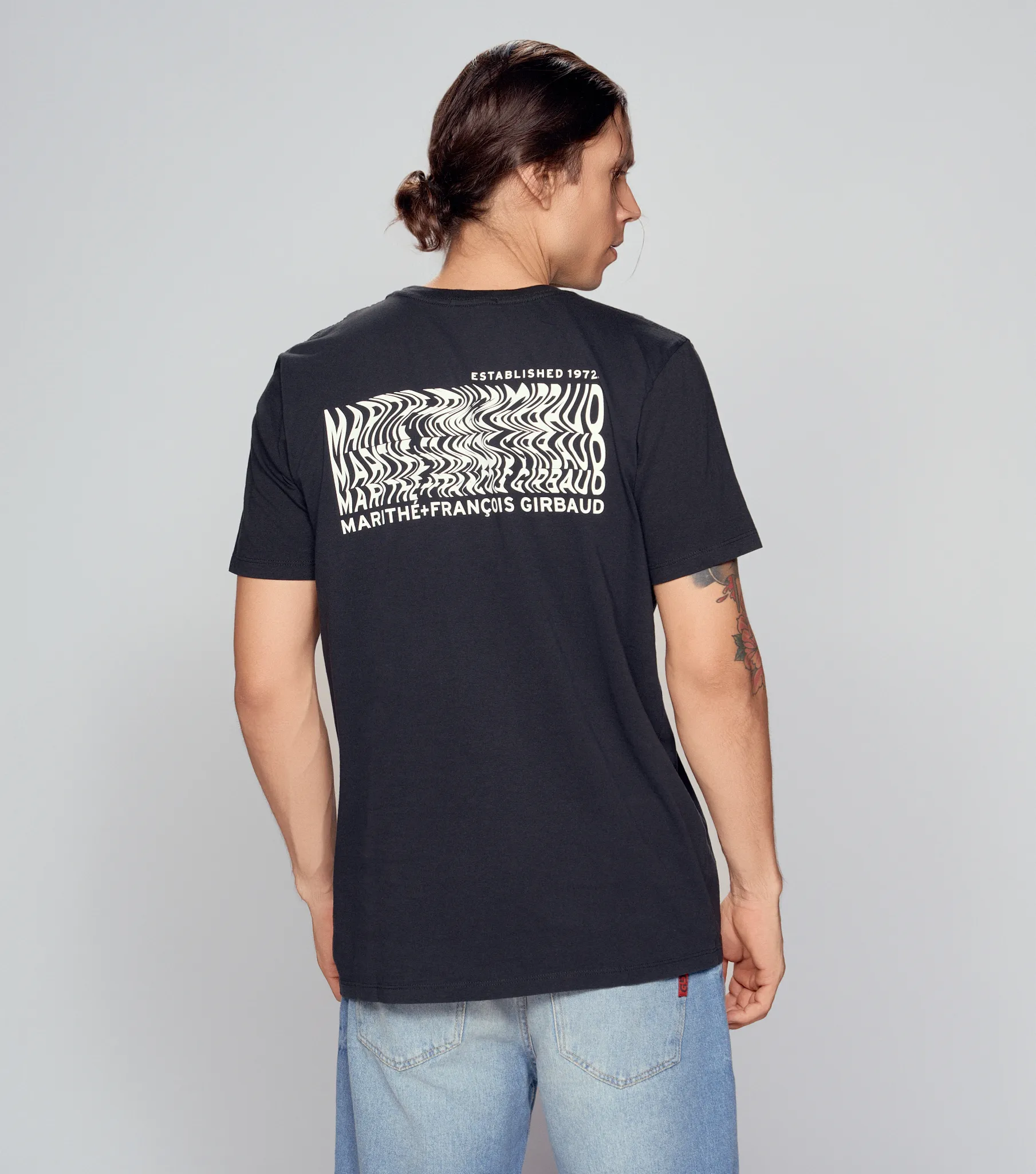 Camiseta Girbaud M C Lunivers 130934 NG