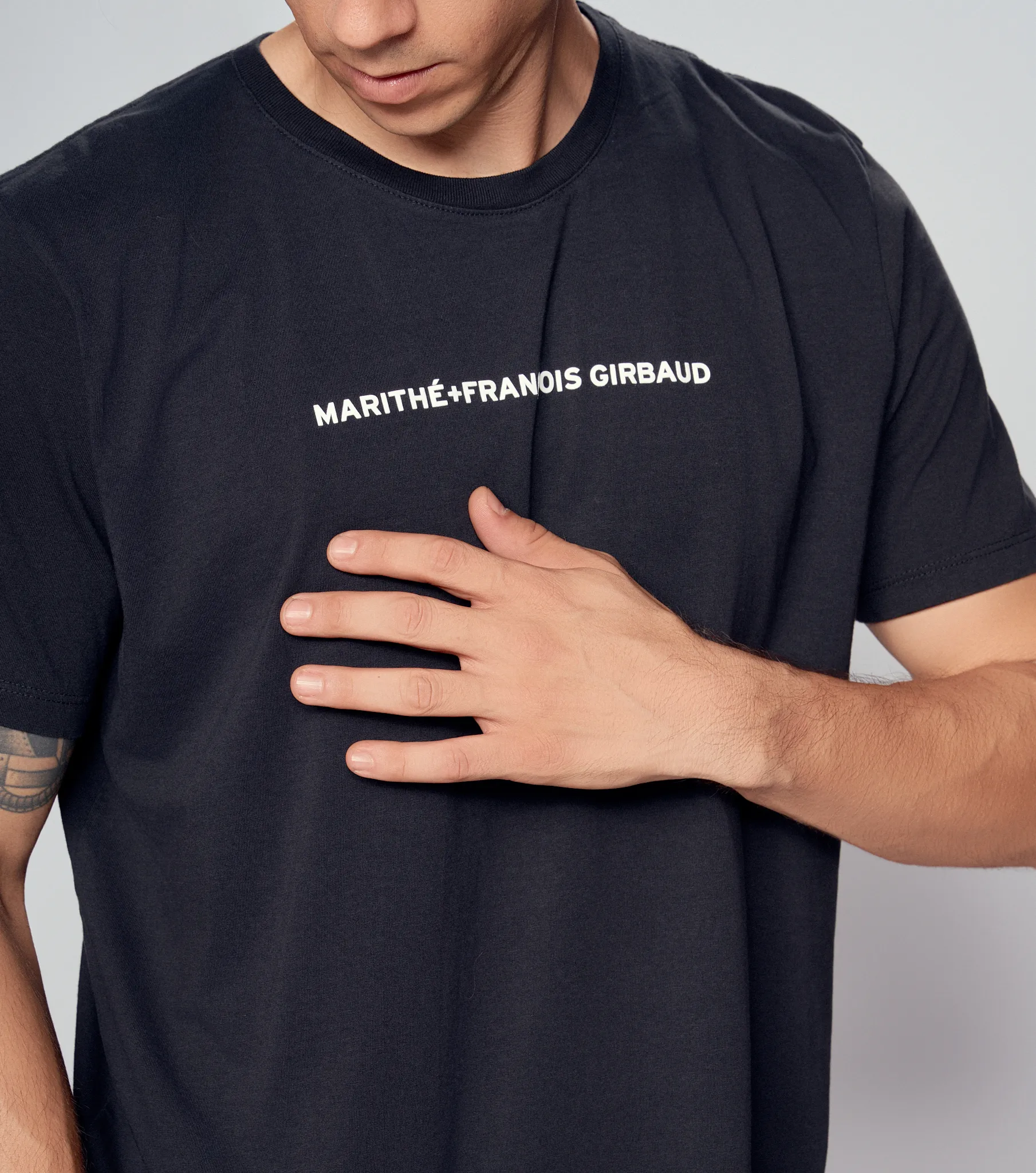 Camiseta Girbaud M C Lunivers 130934 NG