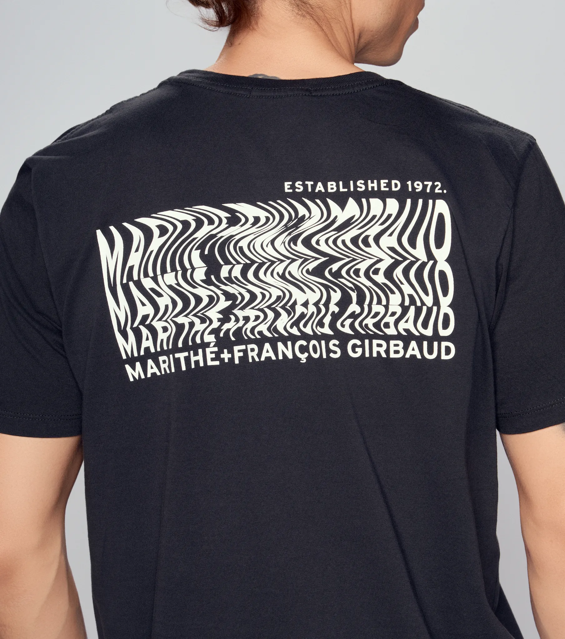 Camiseta Girbaud M C Lunivers 130934 NG