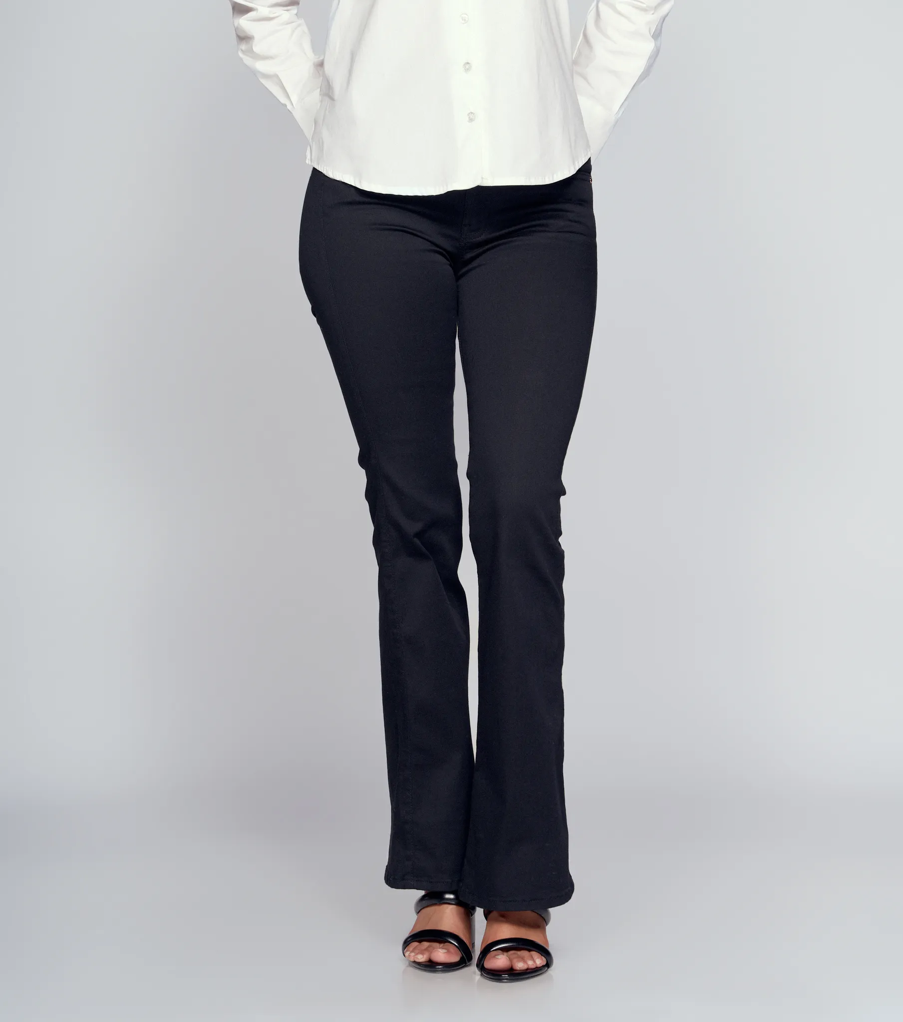 Jean Para Mujer Negro Cinco Bolsillos Bota Flare Praga Rafaella DerekNG