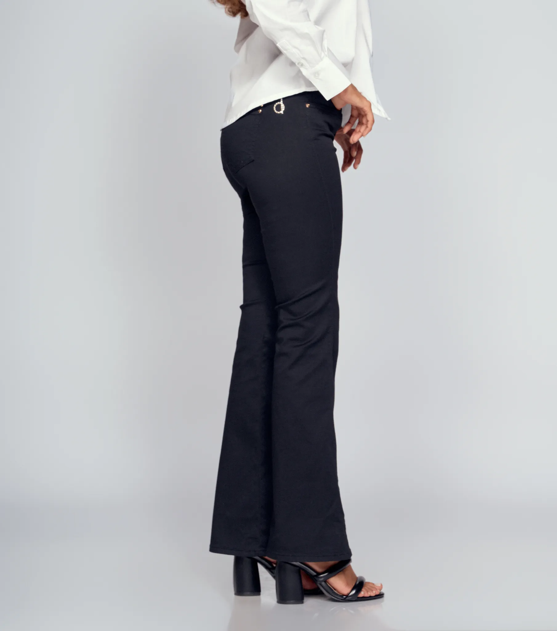 Jean Para Mujer Negro Cinco Bolsillos Bota Flare Praga Rafaella Derek 824480 NG