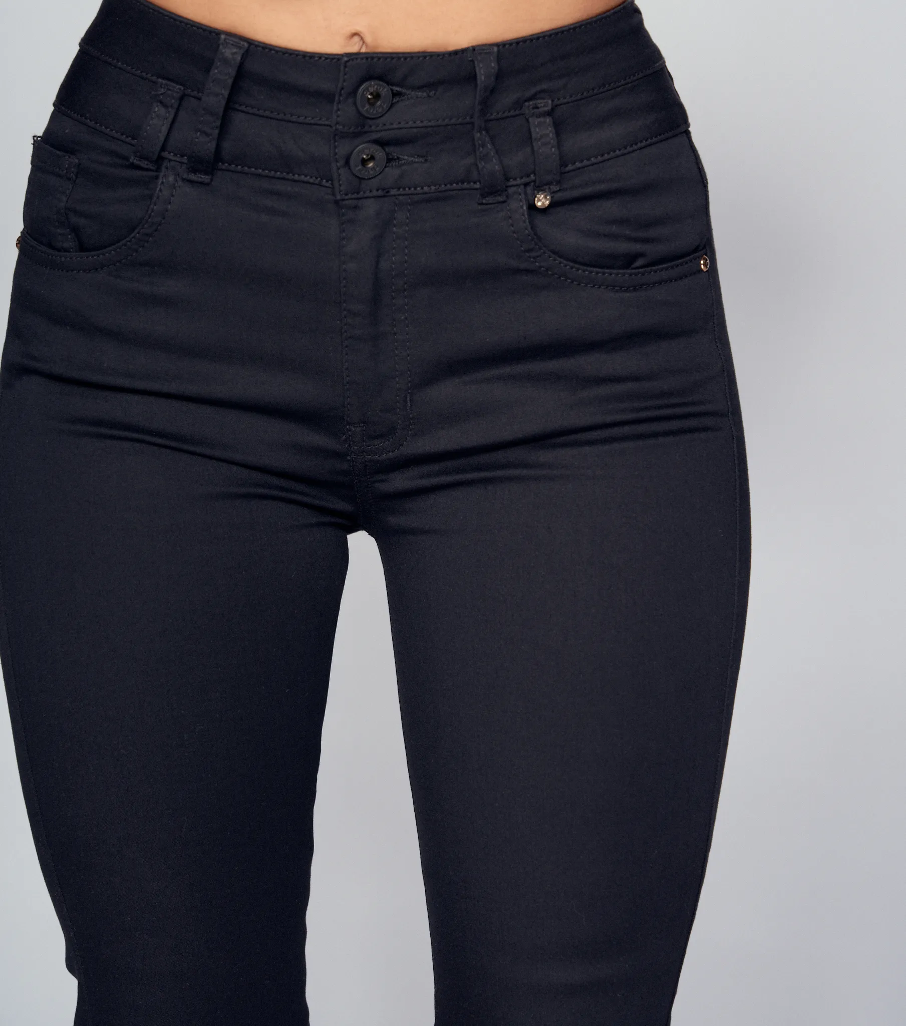 Jean Para Mujer Negro Cinco Bolsillos Bota Flare Praga Rafaella Derek 824480 NG