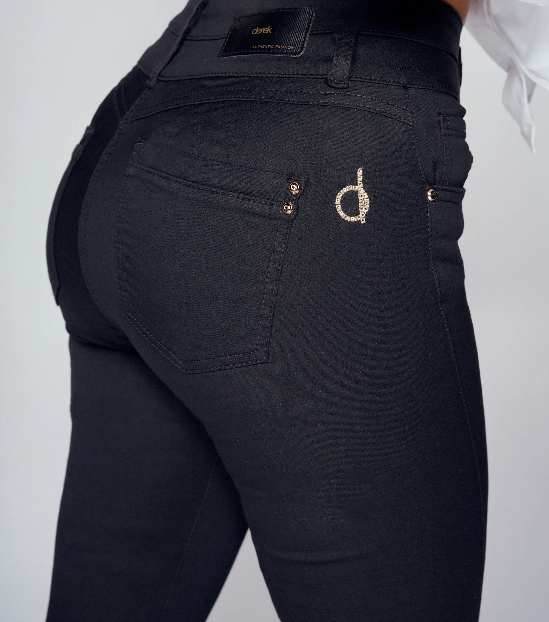 Jean Para Mujer Negro Cinco Bolsillos Bota Flare Praga Rafaella Derek 824480 NG