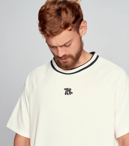 Niall T Shirt Oversise Bordada Con Cuello Tejido TyperAR