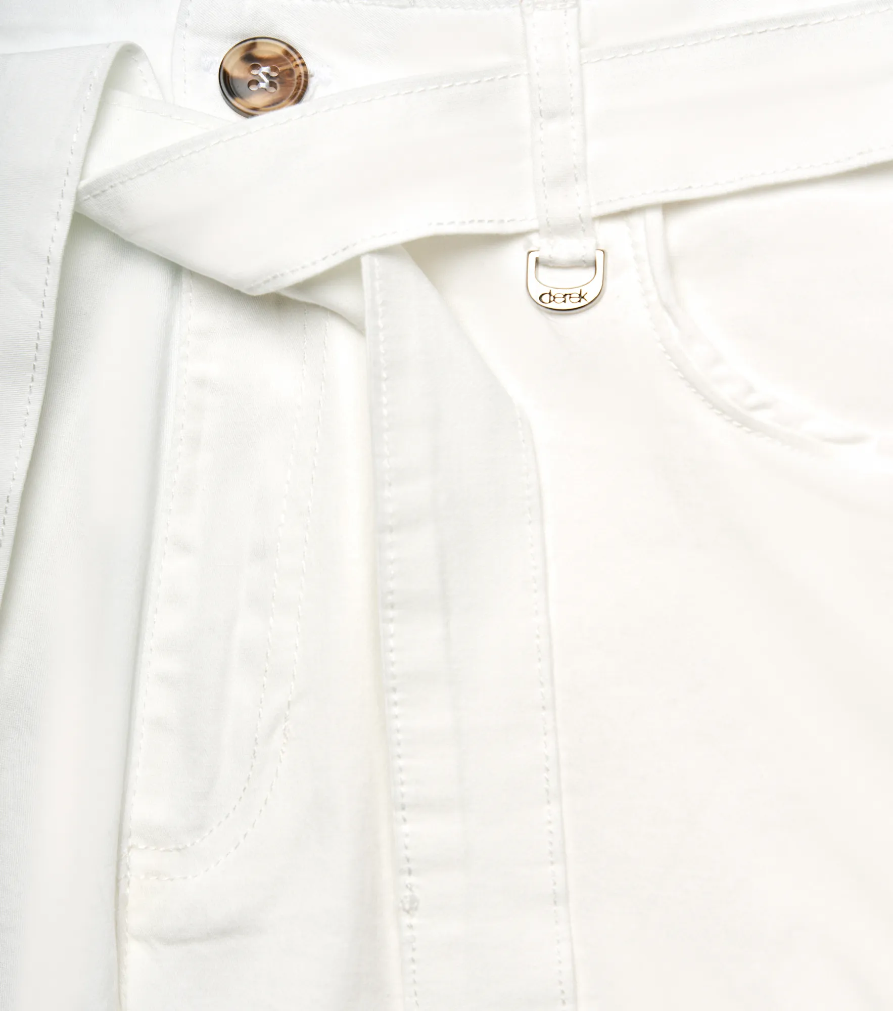 Short Para Mujer Tipo Cargo Unicolor Ivonne Derek 831693 AR