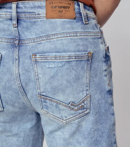 Mario Bermuda Tono Medio Claro Con Desgastes UnserAZ