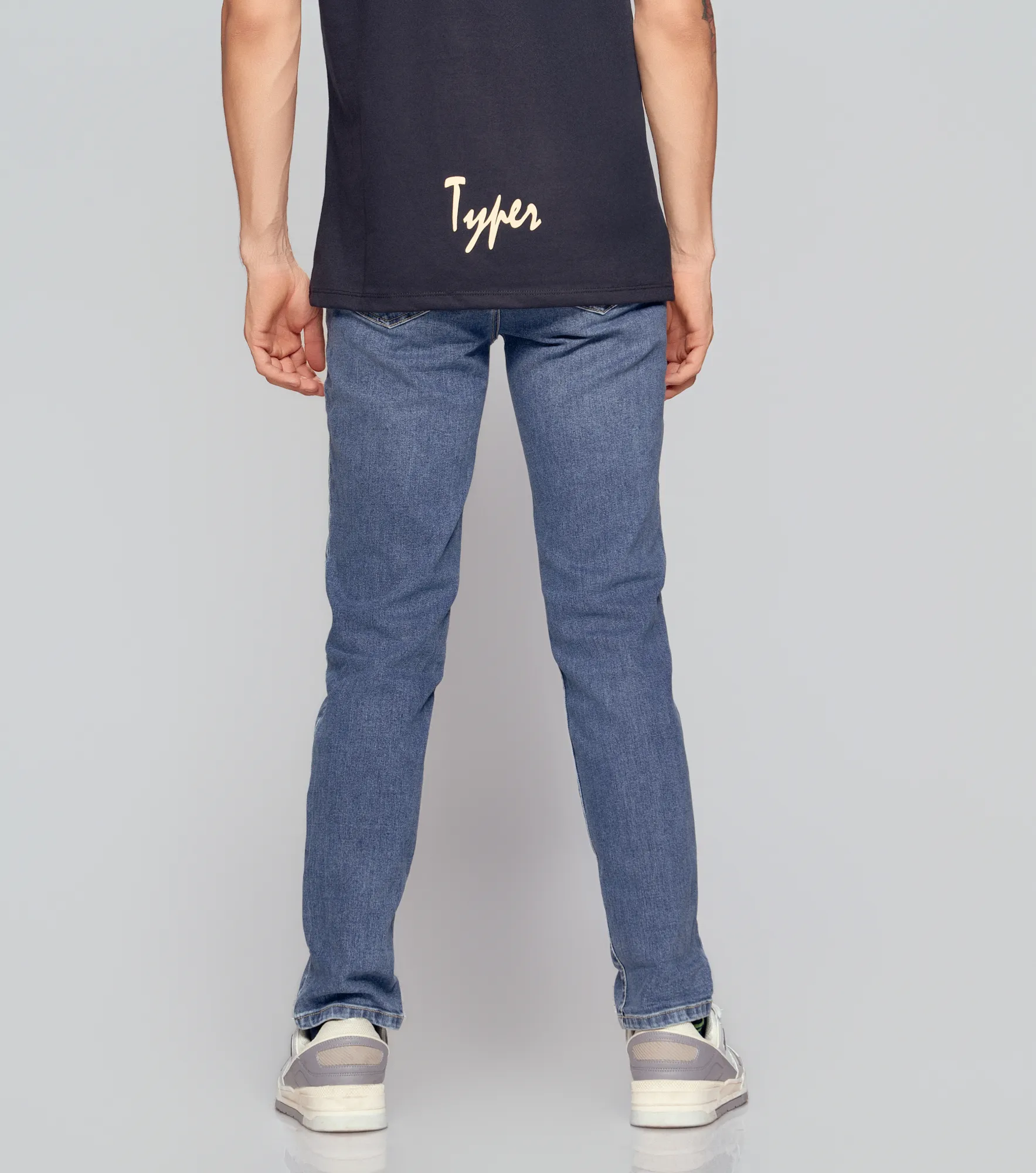 Amadeo Jean Skinny TyperAZ
