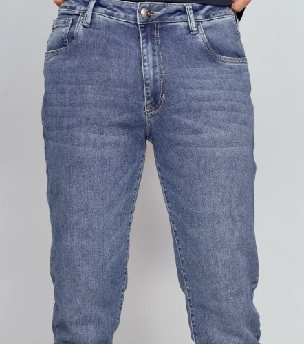 Amadeo Jean Skinny TyperAZ