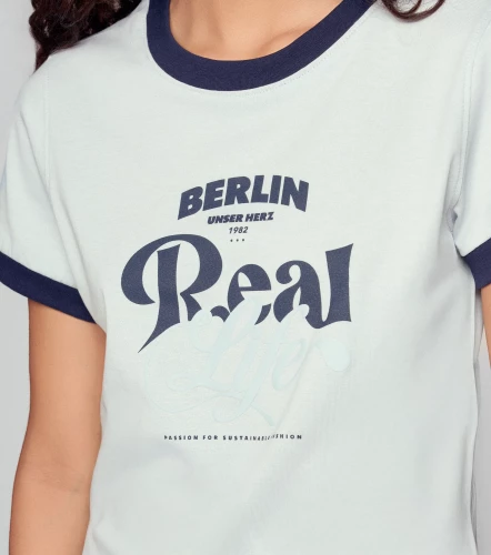 Fernanda T Shirt Unicolor Con Estampado Delantero Punos Y Cuello En Contraste UnserAC