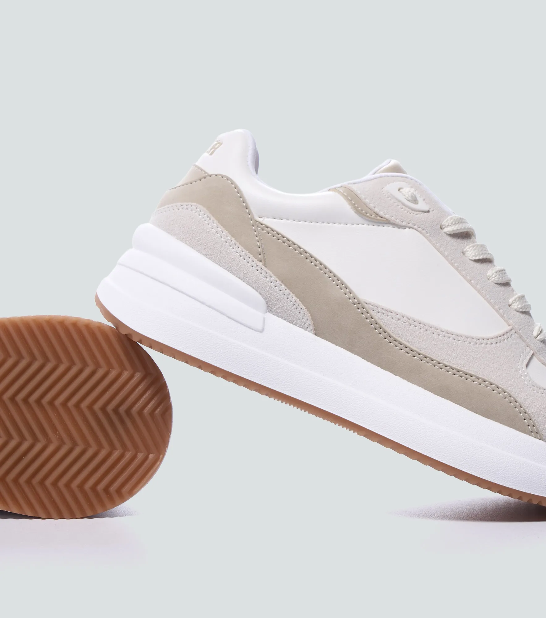 Nina Tenis Suela Alta Con Perforado En Punta Unser 830937 BG