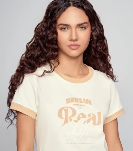 Fernanda T Shirt Unicolor Con Estampado Delantero Punos Y Cuello En Contraste UnserBL