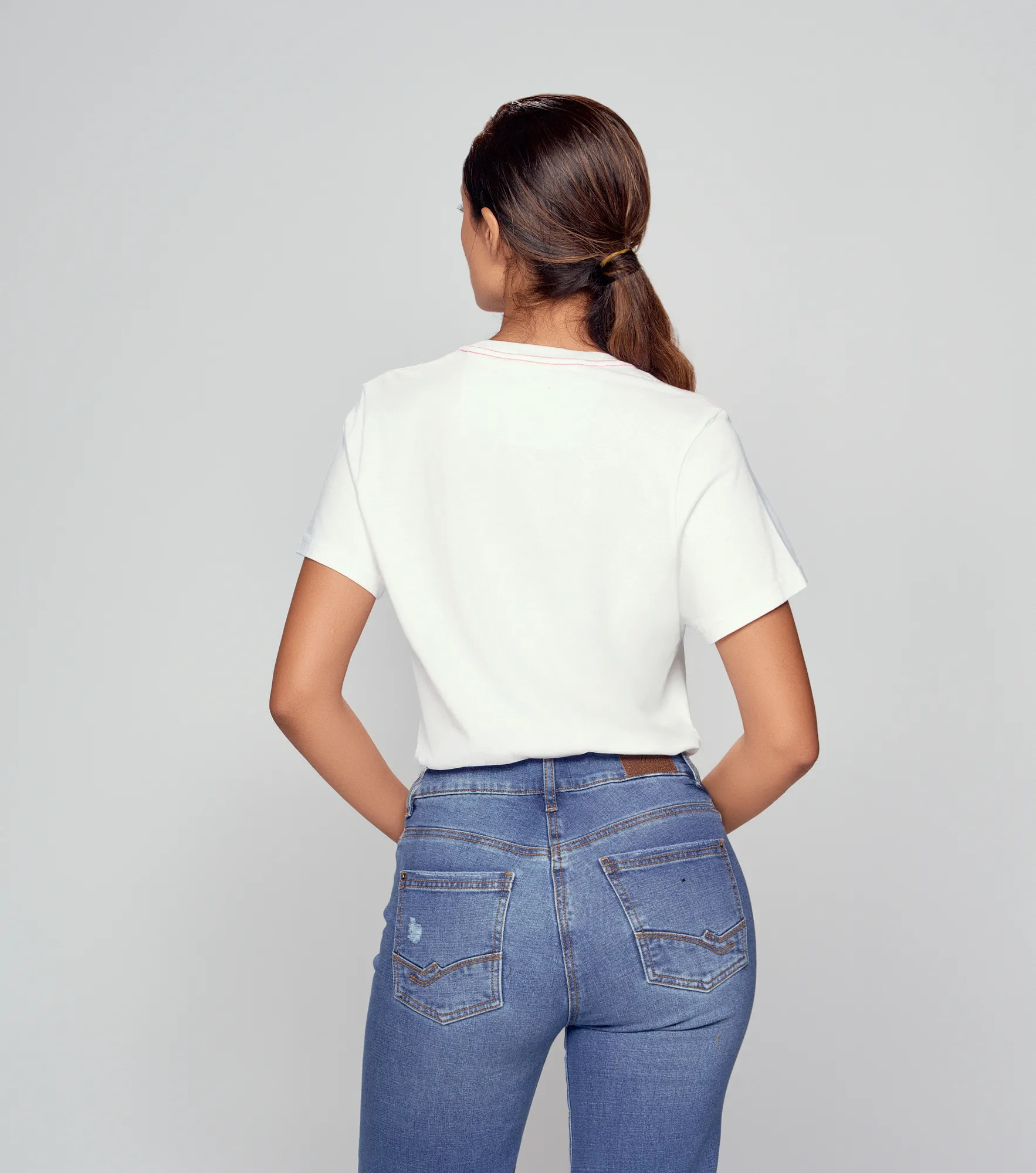 Daira T Shirt Cuello Redondo Con Estampado Unser 832659 BL