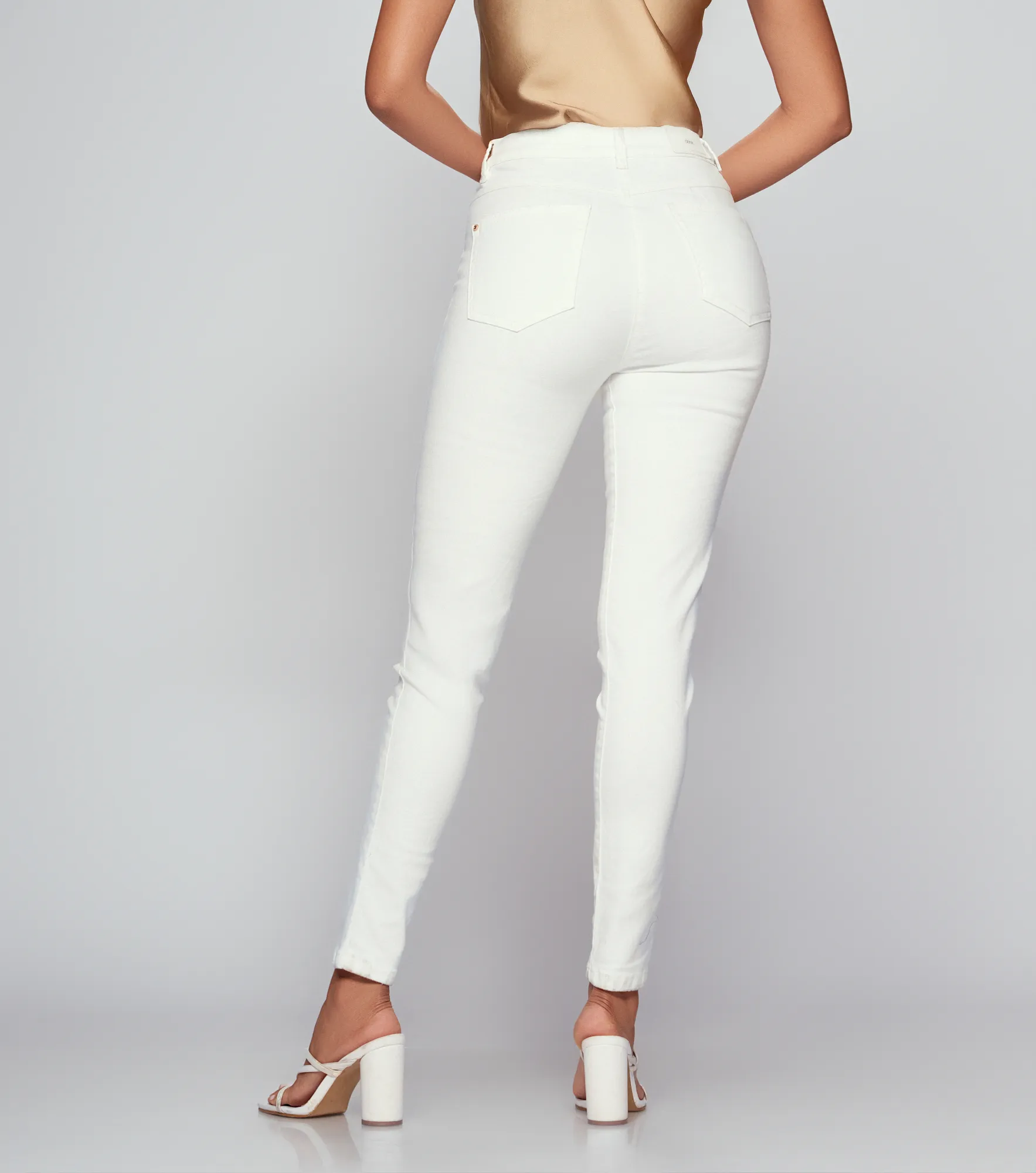 Jean Para Mujer Cinco Bolsillos Unicolor Praga Milan Derek 833750 BL