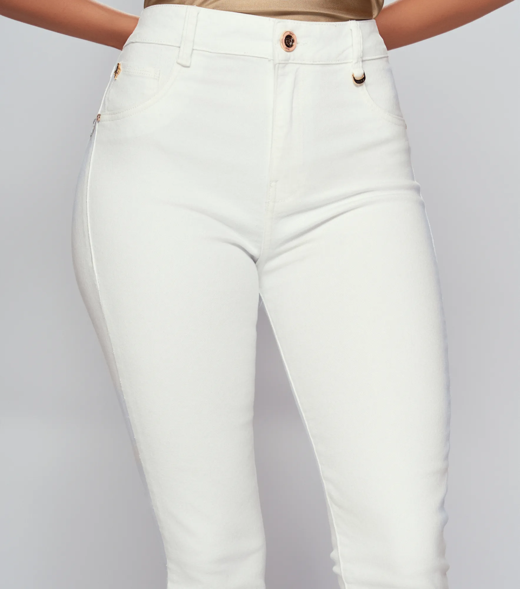 Jean Para Mujer Cinco Bolsillos Unicolor Praga Milan Derek 833750 BL