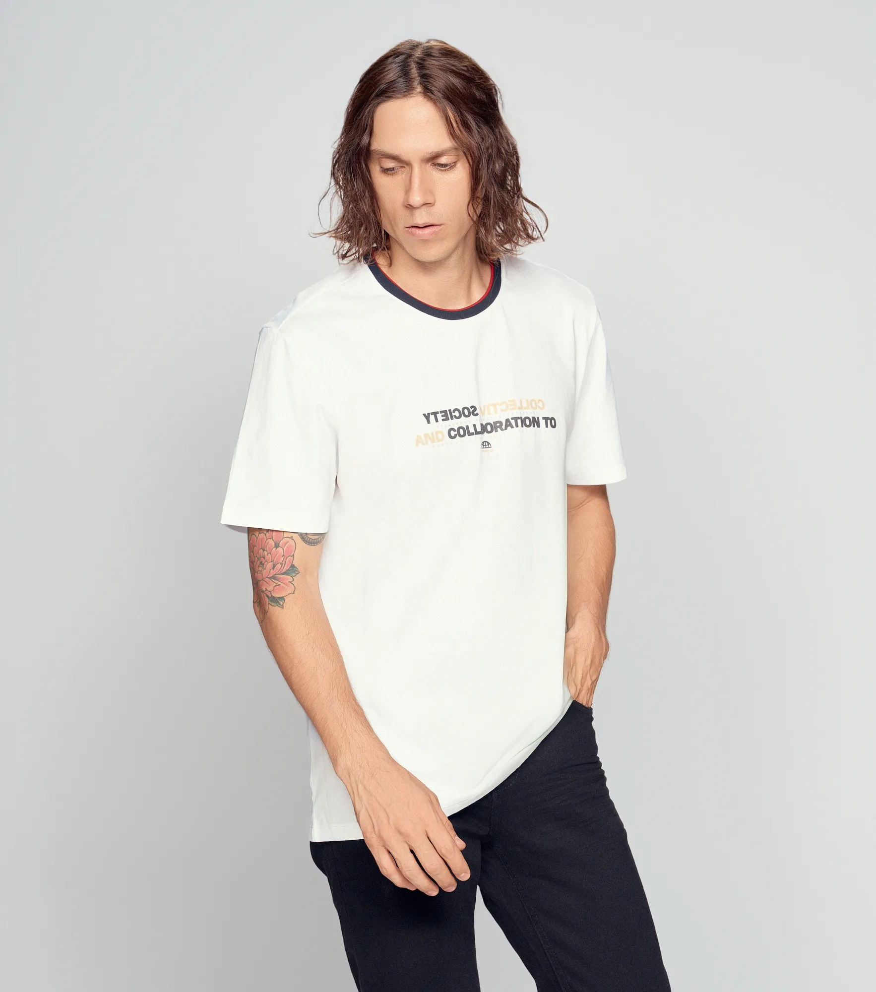 Comfort Saul T Shirt Con Cuello En Combinacion Y Estampada Unser 835459 BL