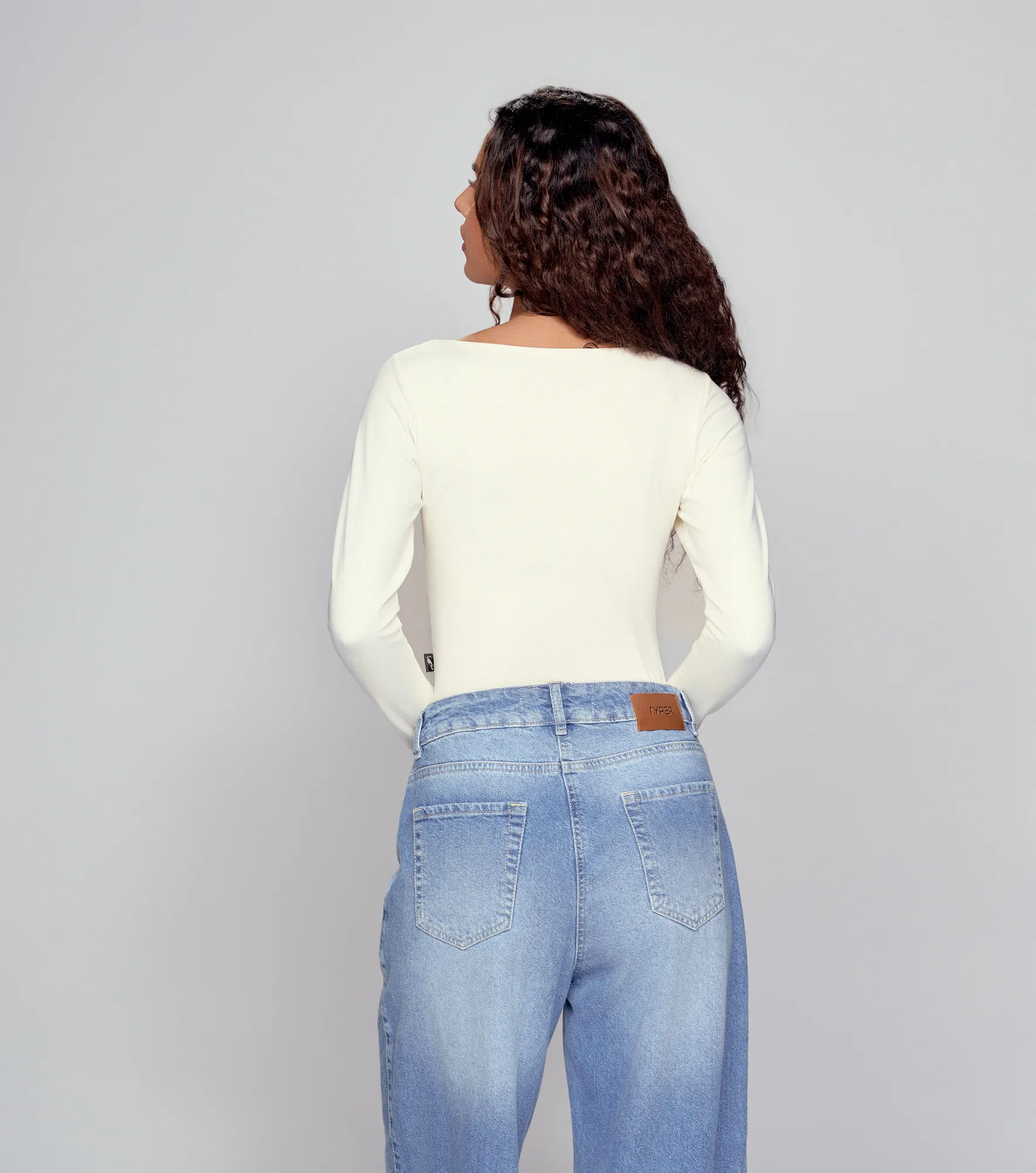 Eliana Body Slim Fit Manga Larga Cuello Ojal TyperBH
