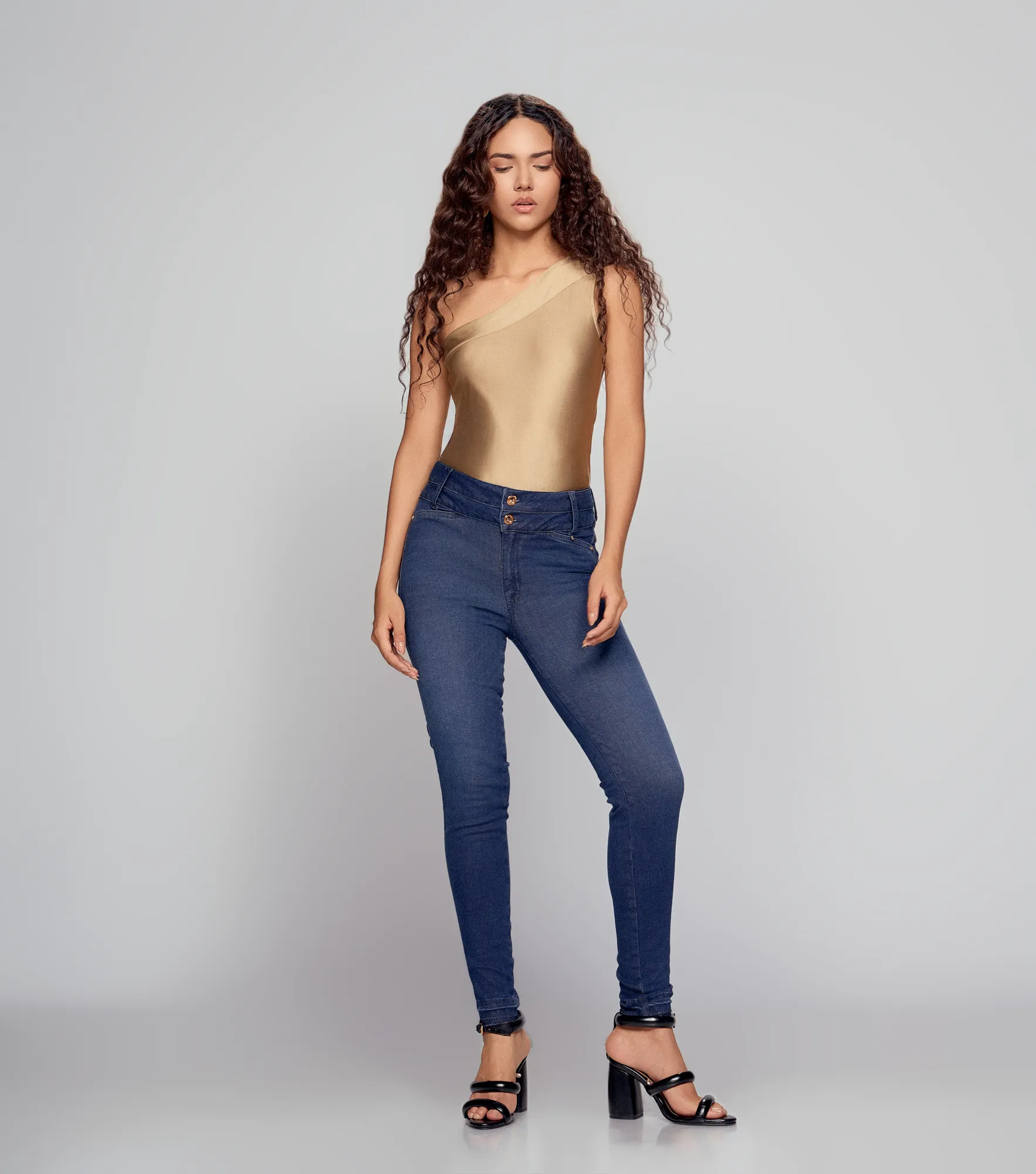 Jean Para Mujer Con Pretina Ancha Y Corte Sin Bolsillos Derek 827709 AZ