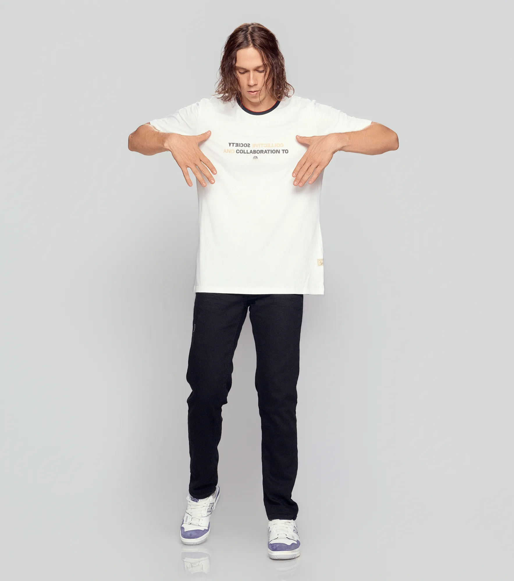 Comfort Saul T Shirt Con Cuello En Combinacion Y Estampada Unser 835459 BL