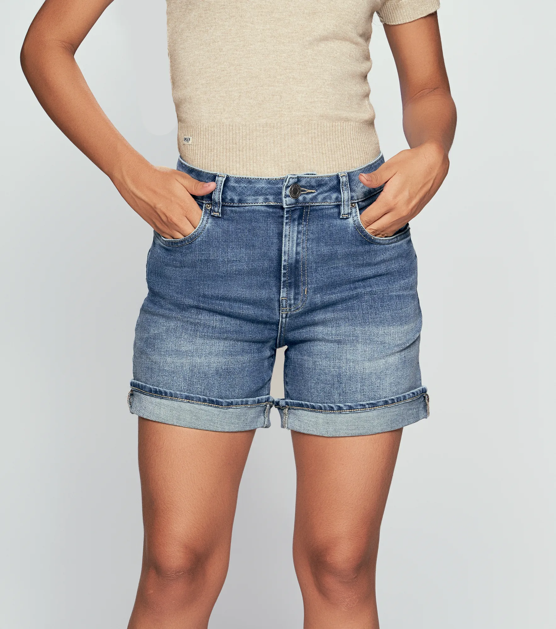 Lina Short Tipo Bermuda Con Proceso Medio Claro Y Bota Doblada UnserAZ