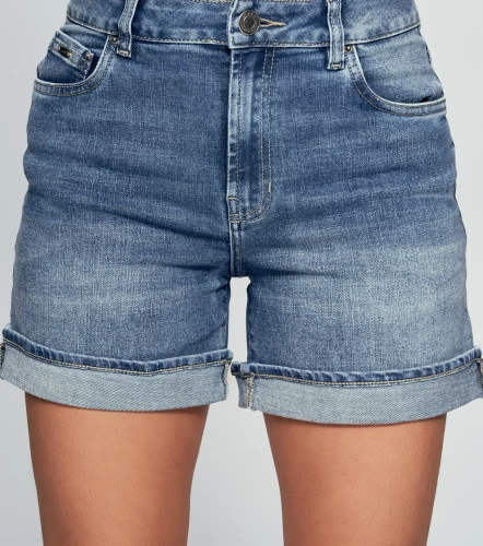 Lina Short Tipo Bermuda Con Proceso Medio Claro Y Bota Doblada UnserAZ