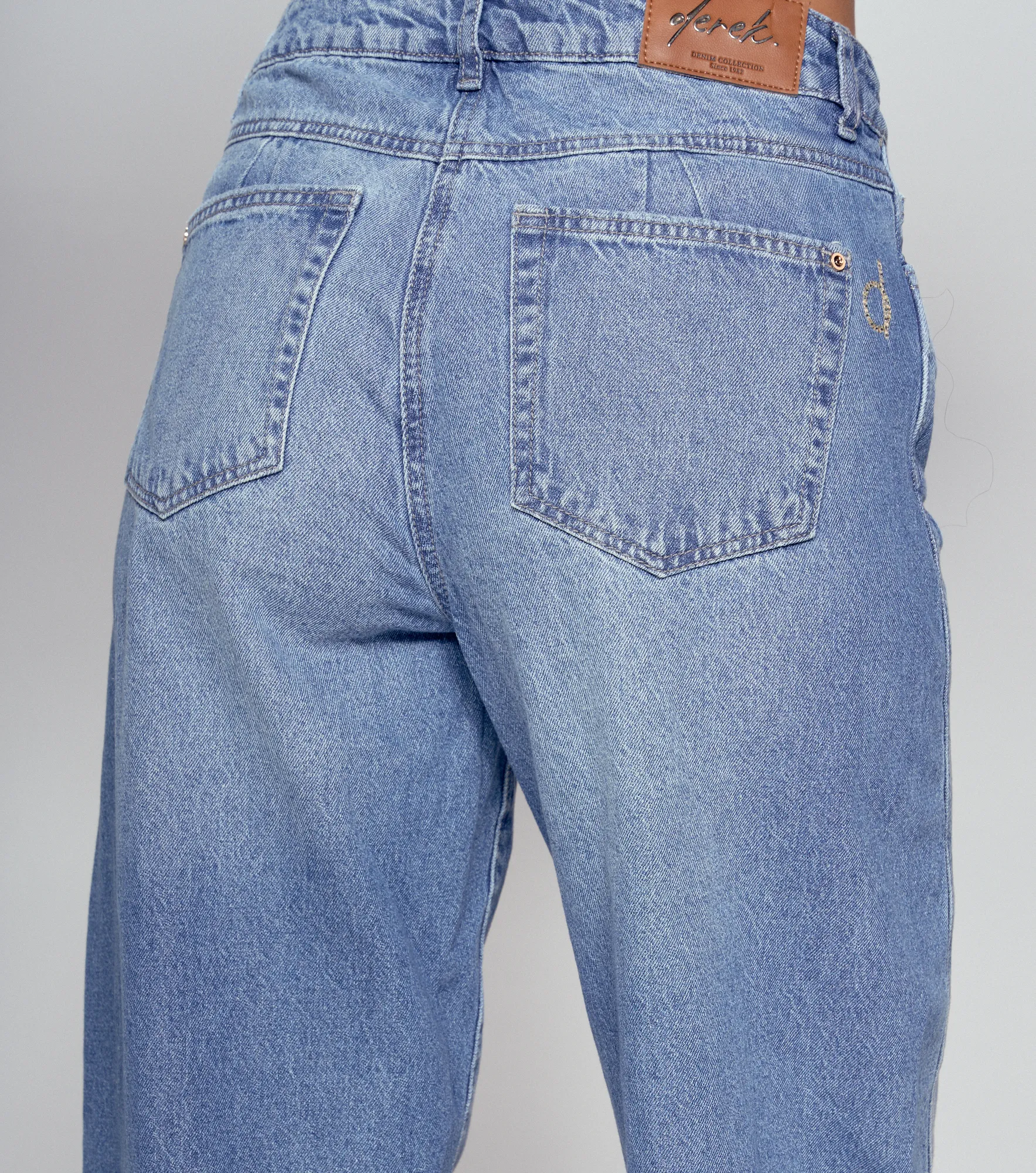 Barcelona Tiana Jean Barrel Con Proceso Derek 834731 AZ