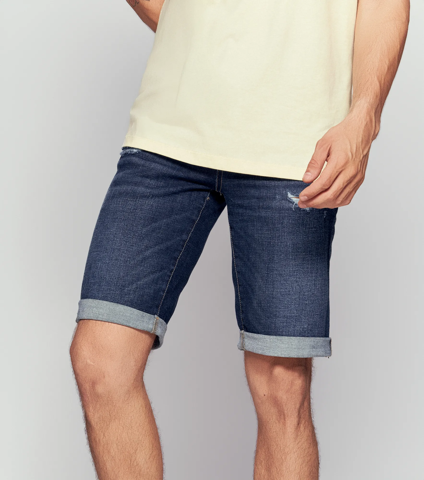 Cristian Bermuda En Denim Tono Medio UnserAZ