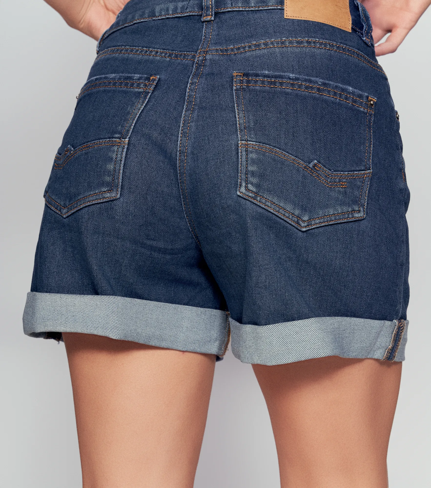 Wendy Short En Denim Con Proceso Y Desgastes Unser 835615 AZ