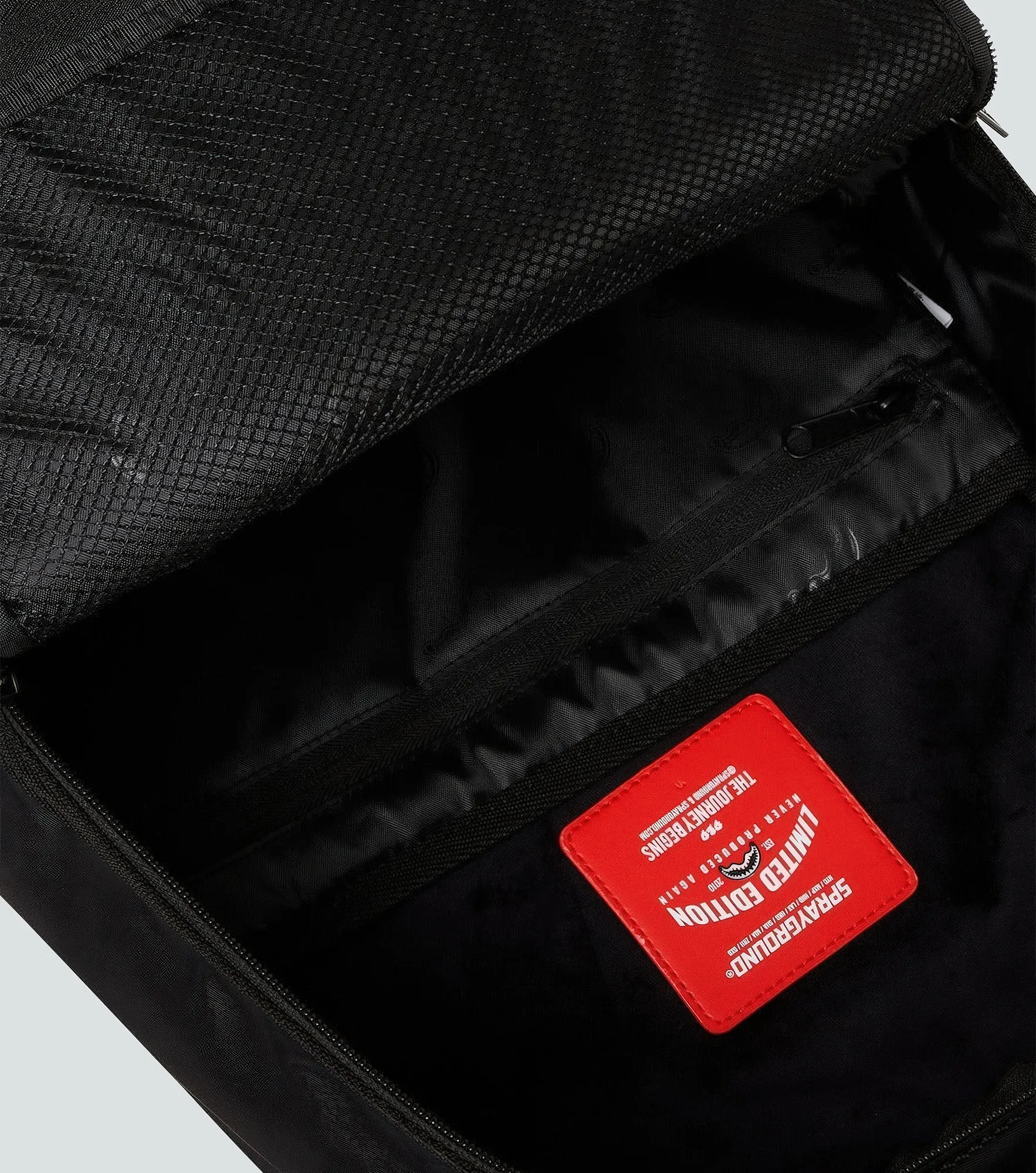 Morral Sprayground Dlxsv Shark Central Hazard Pay 131819 NG