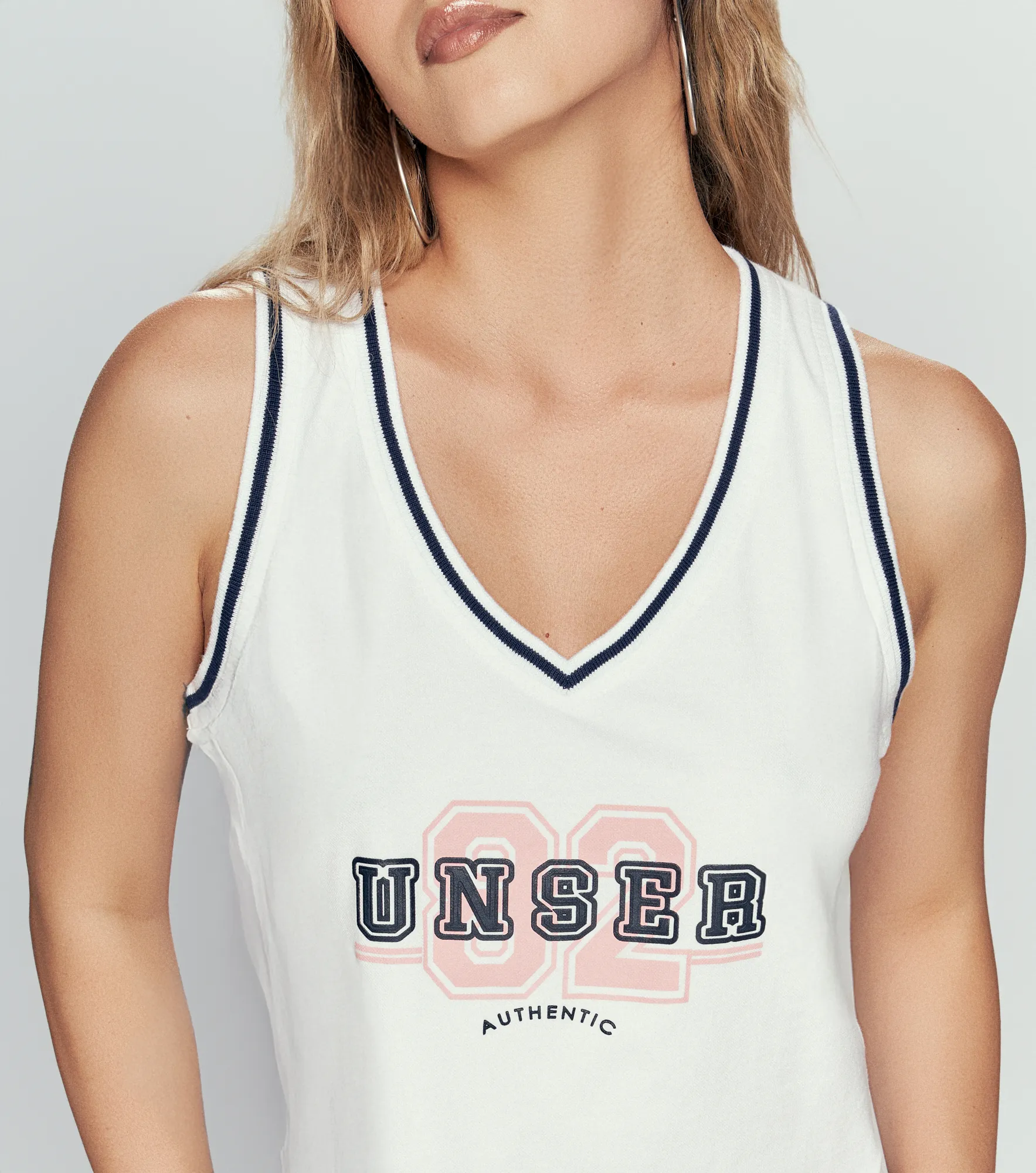 Betsy Blusa Manga Sisa Con Cuello Y Sisa Tejida Y Estampado Unser 832674 BL