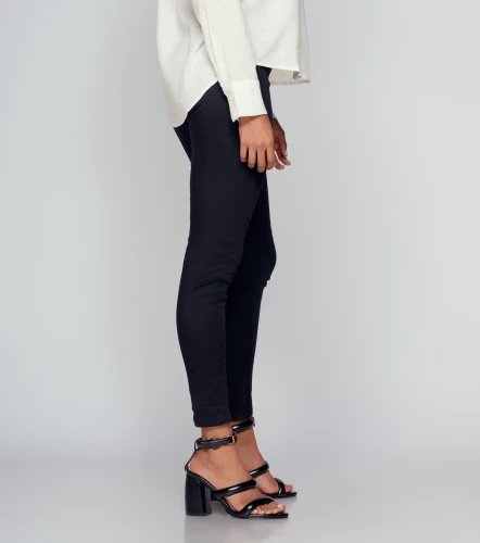 Jean Para Mujer Con Corte En Pretina Bota Skinny DerekNG