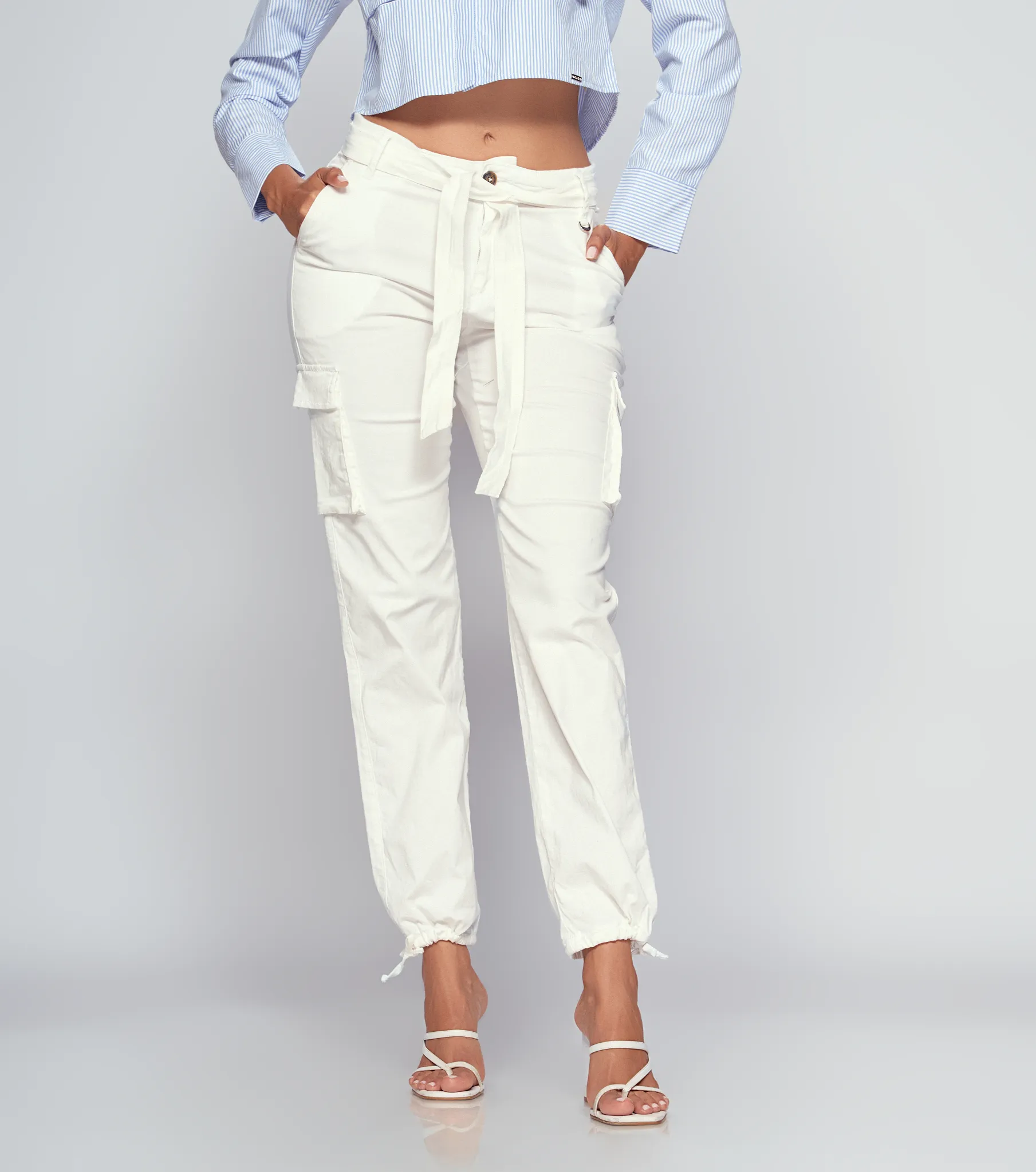 Pantalon de mujer unicolor cargo derek 823234 DEREK Tienda