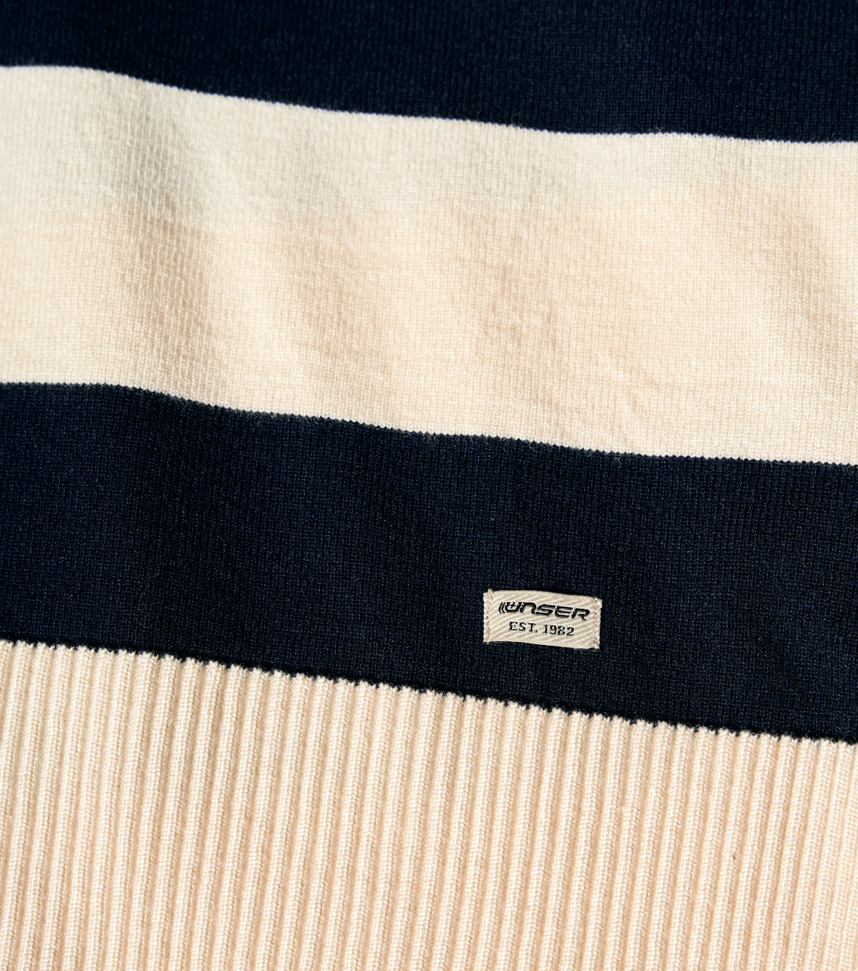 Camila Buzo Tejido Con Cuello Y Lineas En Contraste Unser 832644 AR